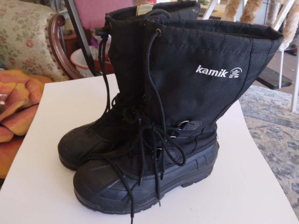 Like New KAMIK brand Snow Boots Size 9 1/2 Mens