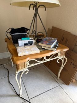 Dos mesa de metal