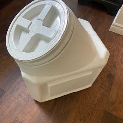 Pet Food Container