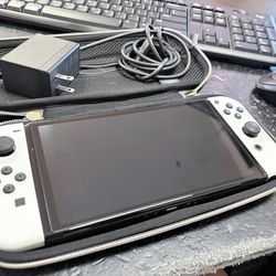 Nintendo Switch 1 OLED / charger / 2 GAMES