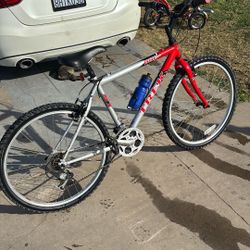 Mountain Bike Size 26 TREK 800 Sport Good Condition