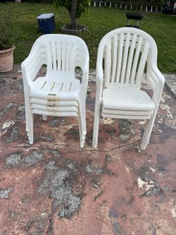 7 Plastic Outdoor Chairs