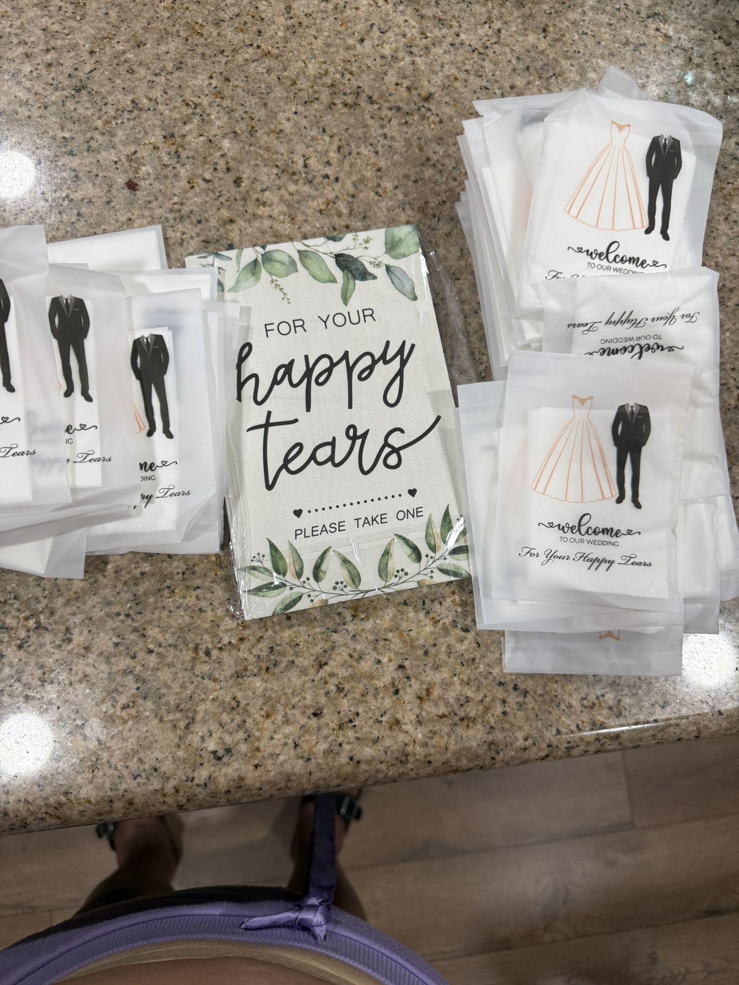Wedding tissues + sign