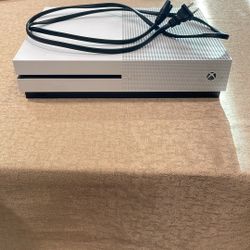Xbox One S – Works Great - 1 TB