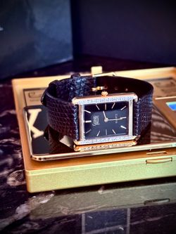 Vintage solid 14k gold Tank Style Luxury Watch!