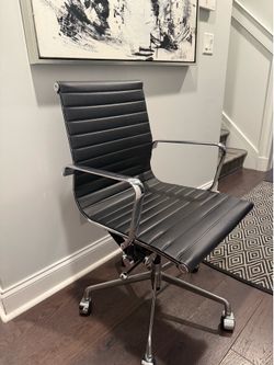 Pottery Barn Teen Adjustable Desk Chair Great Condition Smoke free household