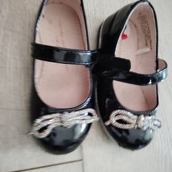 Black dress shoes C6