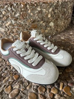 New women’s shoe 7