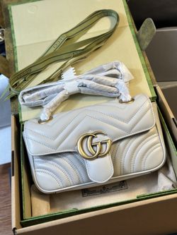 Ladies' classic handbag