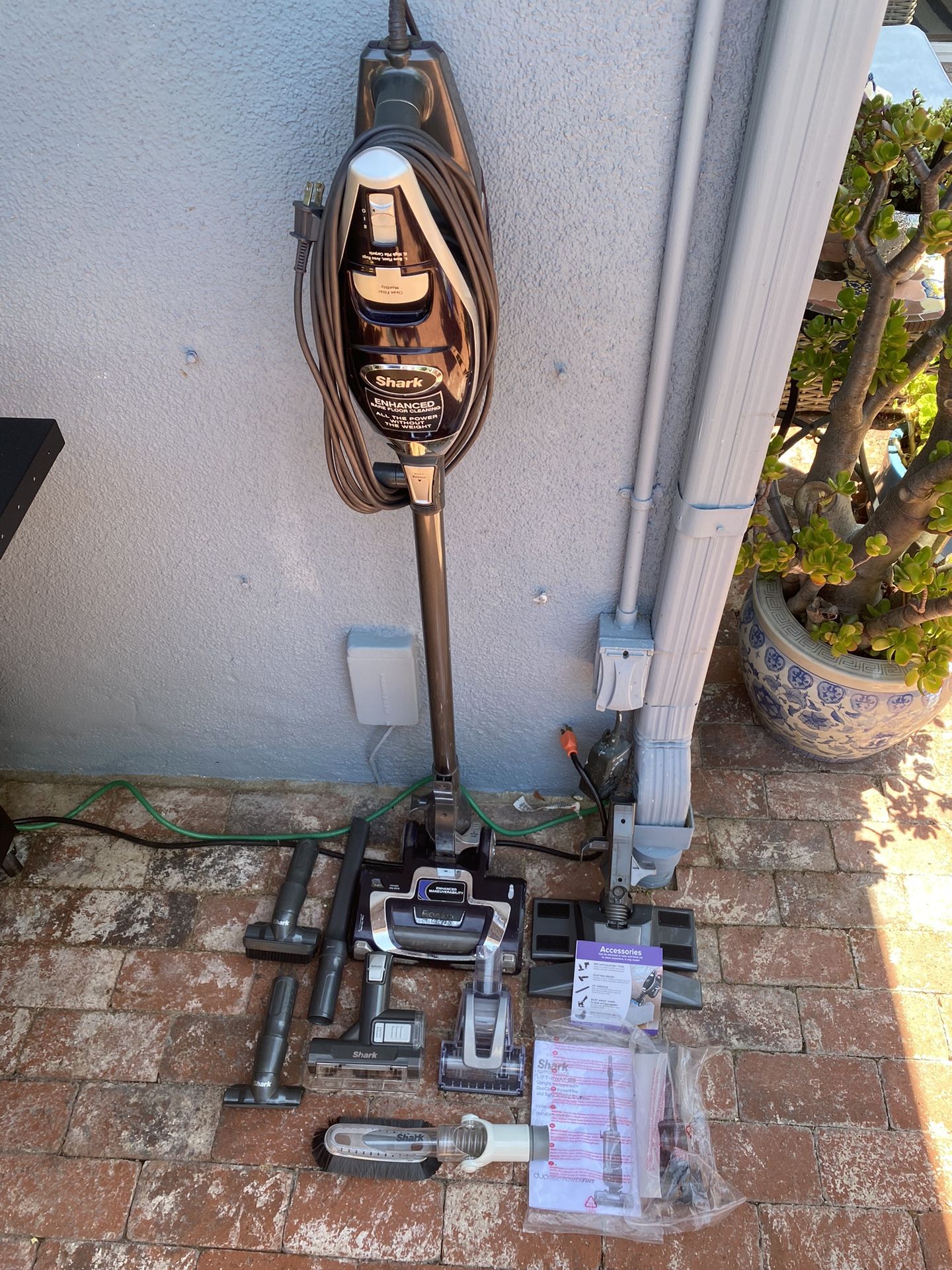 Shark Rocket Deluxe Pro Vacuum Cleaner