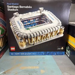 LEGO Real Madrid Stadium 10299 – Complete with Box & Manuals – Gently Used