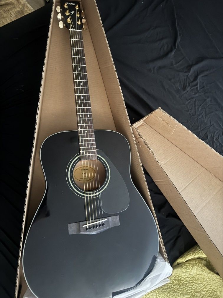 Yamaha Acoustic Guitar