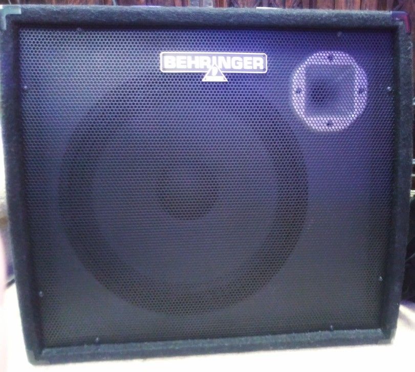 RARE!!! Behringer Ultratone K3000FX 300 Watt Keyboard Amp with FX & FBQ.