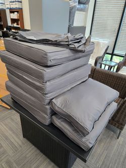 8 pieces Cushions with 6 extra cushions cover