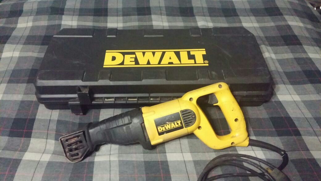 DeWalt DW303M Heavy Duty 6.5 Amp Reciprocating Saw with Hardcase