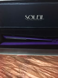 Soleil flat Iron brand new with straightening comb