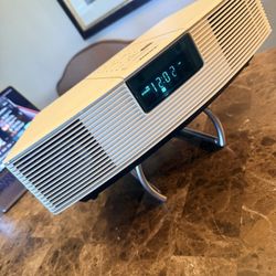 BOSE Wave Radio Model AWR1-1W AM/FM Alarm Clock  No Remote White Like New Condition