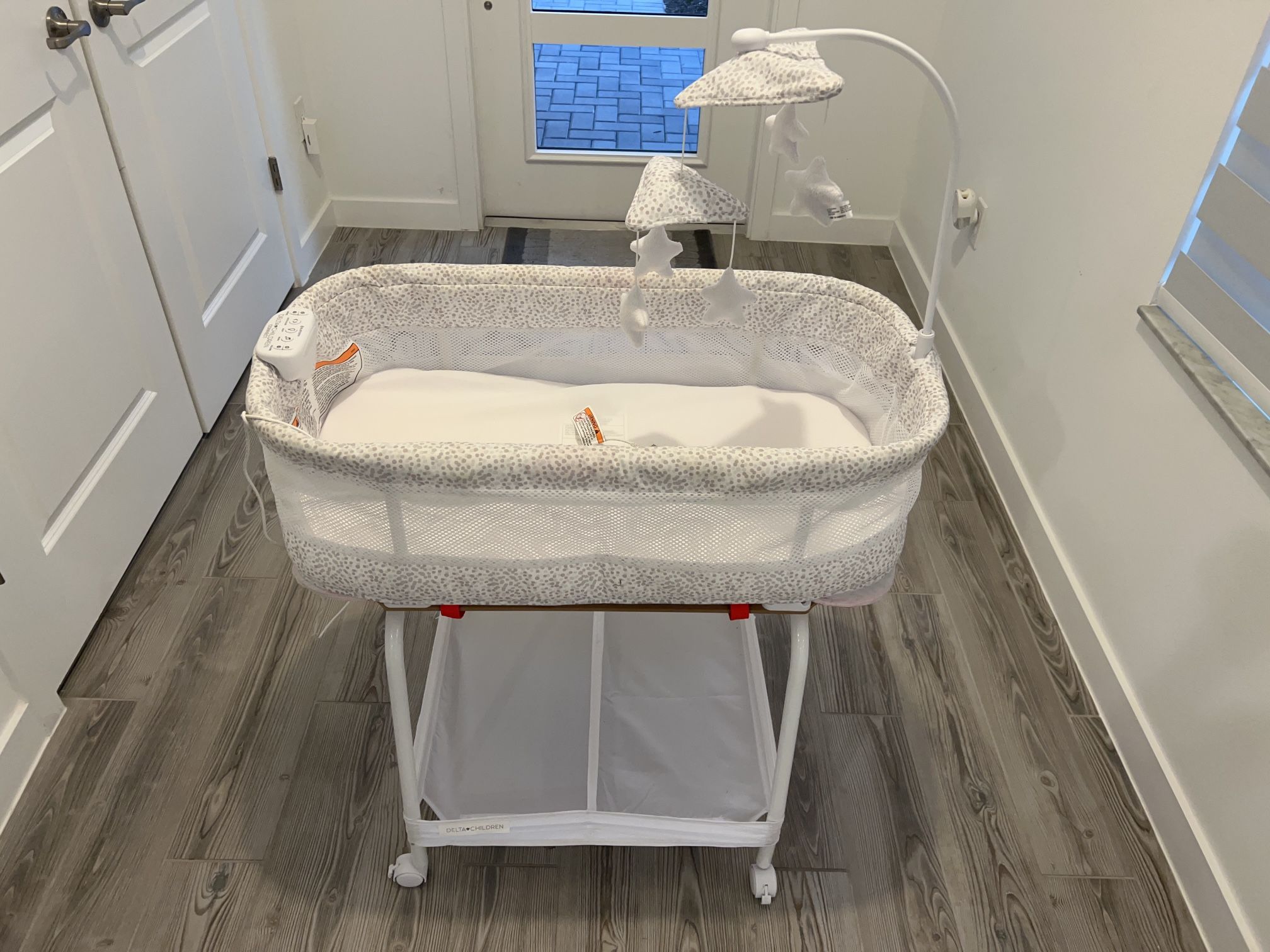 Delta Children Gliding Bassinet With Bluetooth