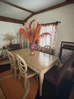 Dining Room Table & Chairs