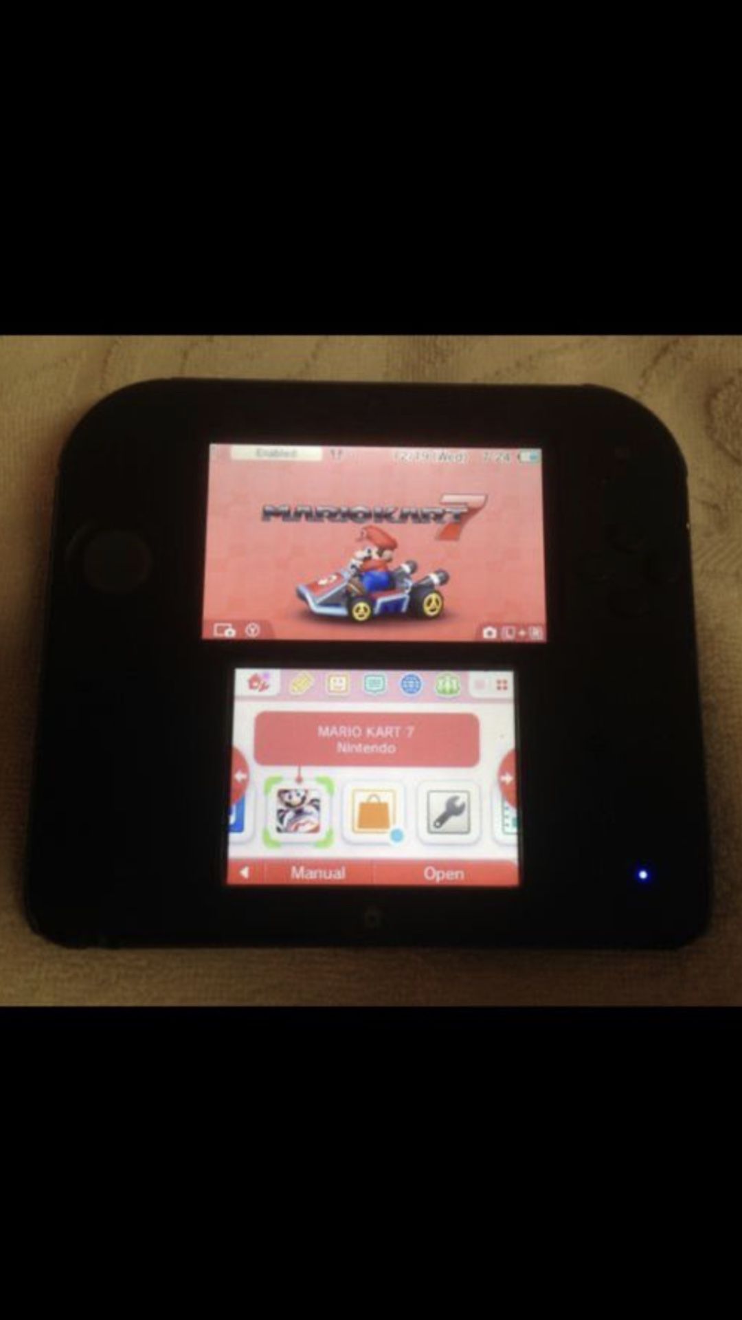 Nintendo 2ds with Mario Kart 7 plays ds & 3ds games also includes Charger & Case