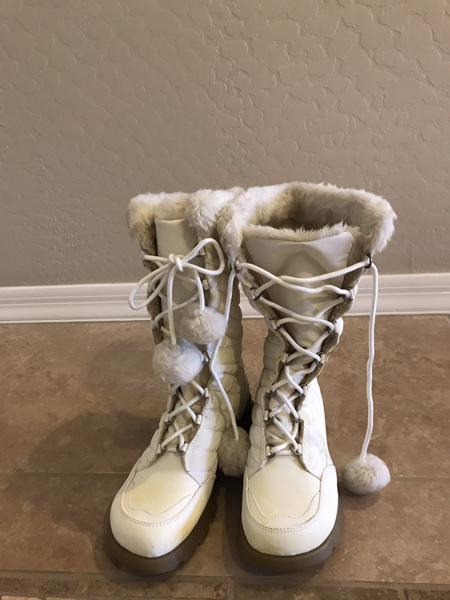 Mudd Snow Boots, Size 8