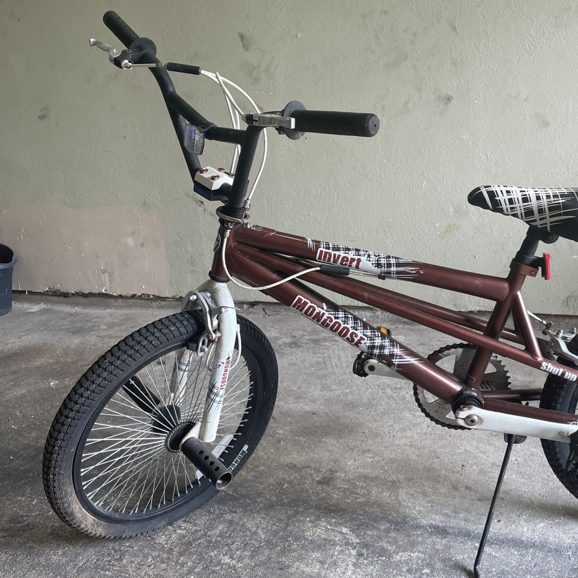 Mongoose Invert Bike