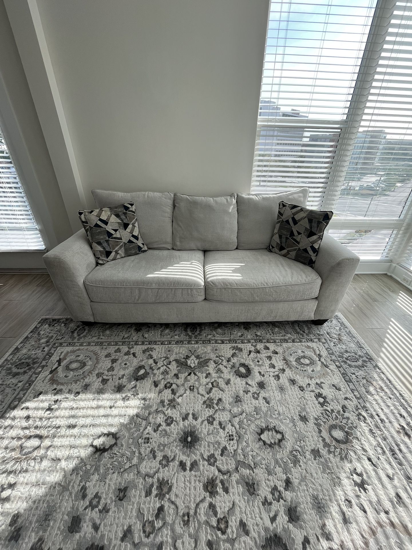 Rooms To Go- Sofa (beige)