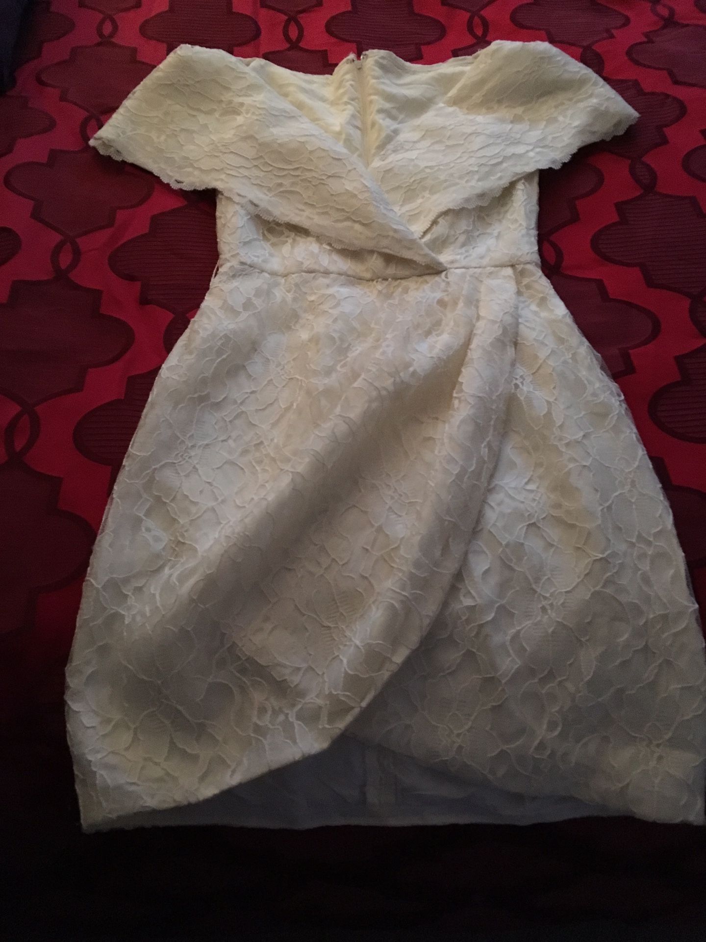 Informal wedding dress. Size 5/7 Ivory color/ Light lace/ $40
