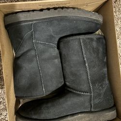 Woman’s Uggs Size 8 