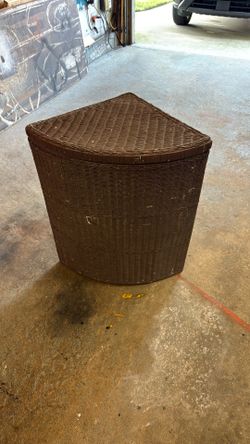 Clothing hamper