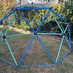 Kids climbing dome 10ft, no basketball net