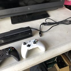 PRICES ARE FIRM SELLING 2 Wireless Xbox ONE Controllers and An XBOX ONE Kinect  For all three: $120 Kinect: $65 Black wireless controller complete: $4