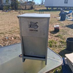 Dog Feeder