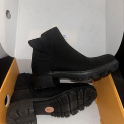 Size 7 Women Boots 