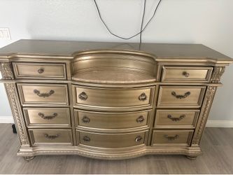 Moving sale