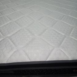 King Size 12" Hybrid Mattress 