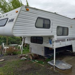 1994 Northland Polar 200 extended cab Camper