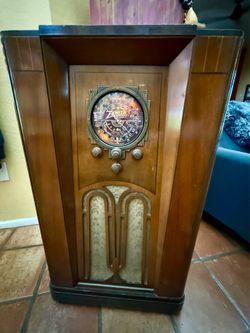 Restored Zenith 9s54 antique radio with added aux port for external audio