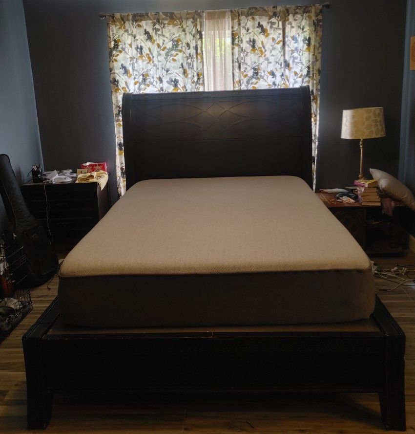 Solid Wood Queen Sized Sleigh Bed