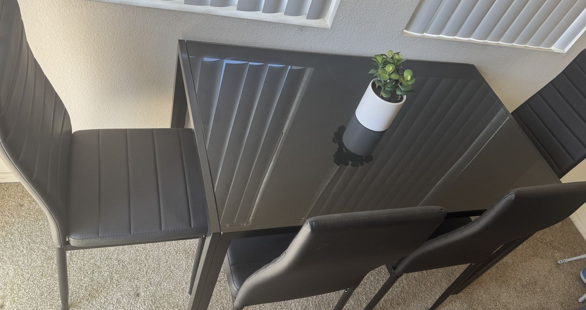 Dining table With 4 Chairs