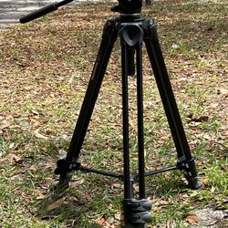 Manfrotto MVT502AM tripod with  701HDV Fluid Head
