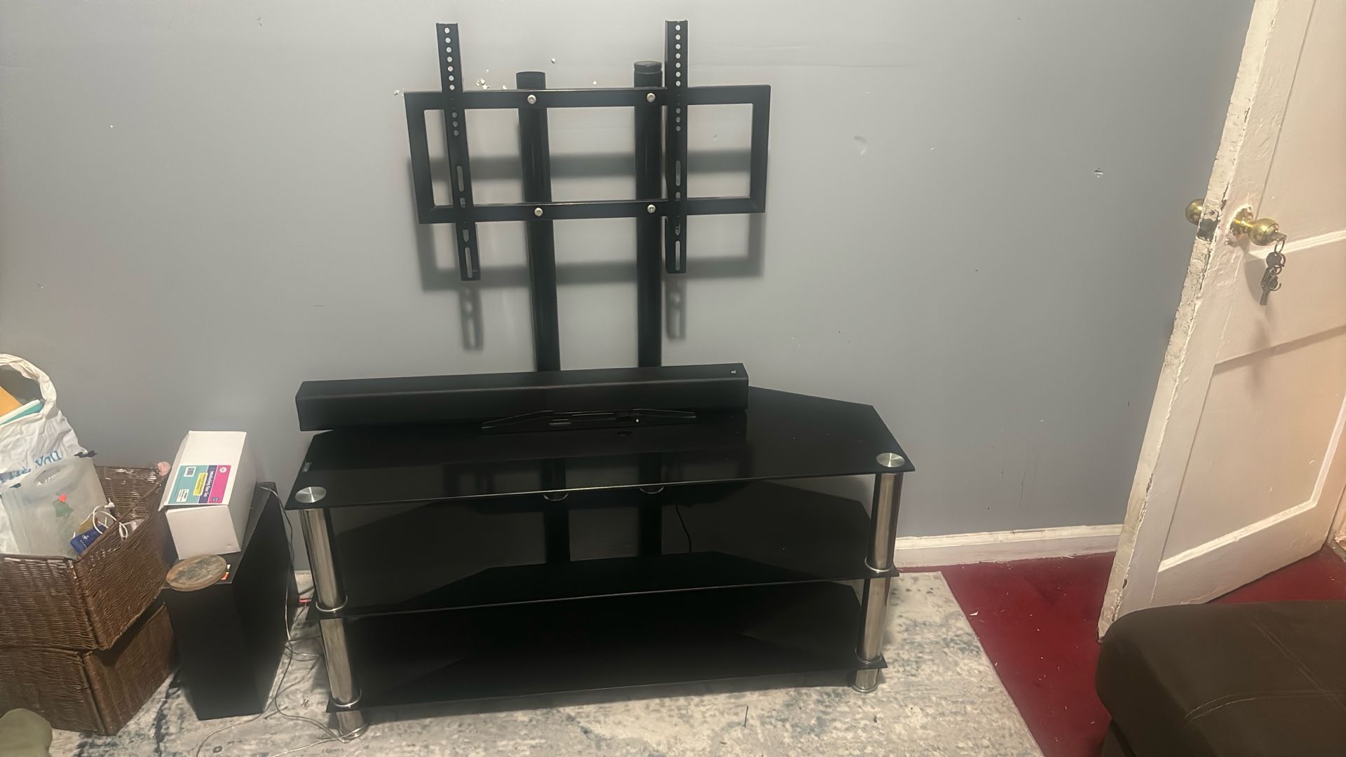 FLOATING TV STAND