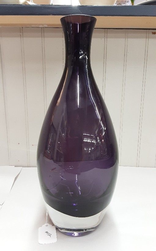 Beautiful Tarnow Poland Purple Art Glass Vase- Located In Shelton 