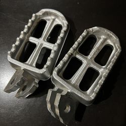 E-Bike Pegs 