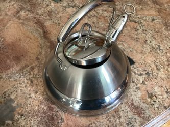 Whistling tea pot