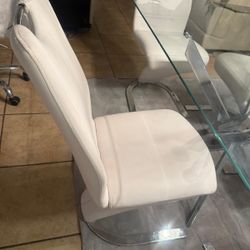 Dinning Room Table And Chairs 