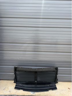 CADILLAC ESCALADE ORIGINAL FRONT GRILLE SHUTTER ASSEMBLY WITH MOTOR 2025/2026