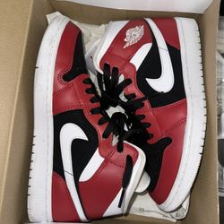 Air Jordans 1 Mid 