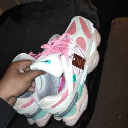 New Balance 9060 x Joe Freshgoods "Inside Voices" - Penny Cookie Pink

Selling my Joe Freshgoods 9060s in the "Penny Cookie Pink" colorway