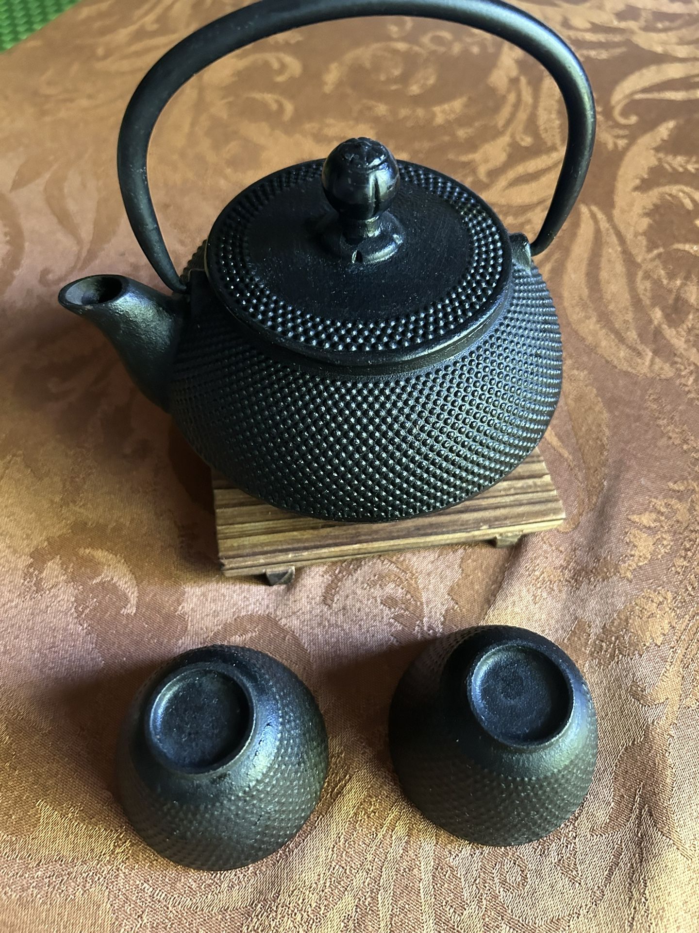Japanese Iron Kettle Set With 2 Cups